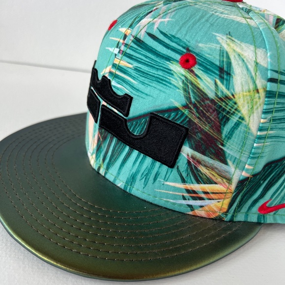 Nike Lebron SnapBack - Picture 3 of 7